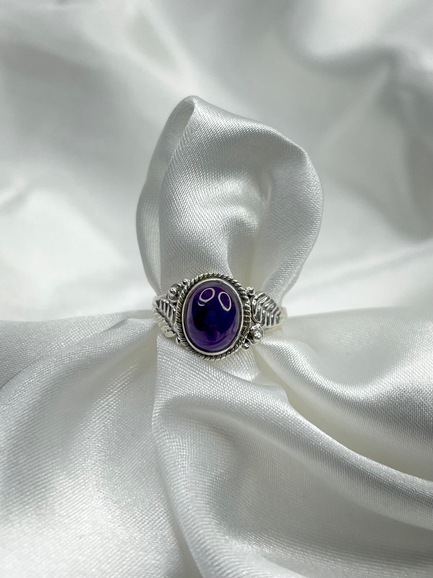 Round Stone Leaf Ring